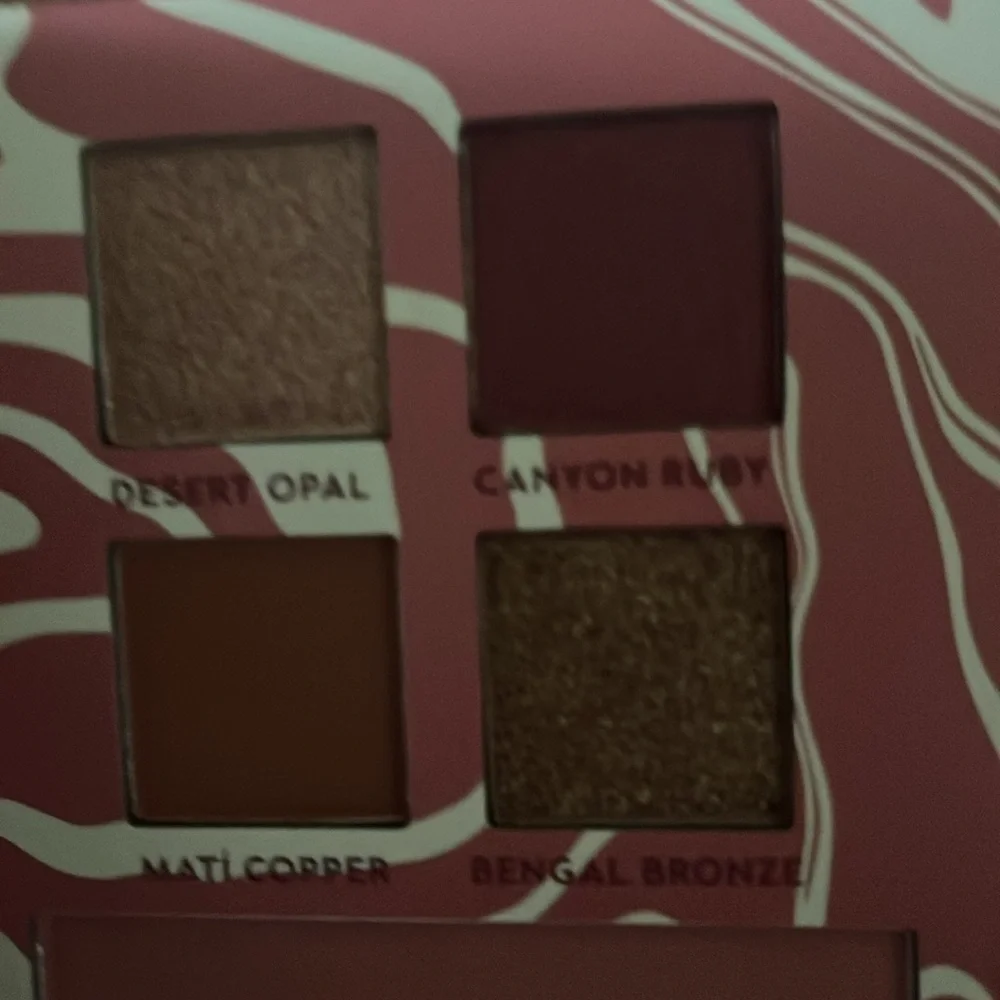 TANAÏS MATÍ Earth Tones Eyes & Face Palette. New still in packaging
